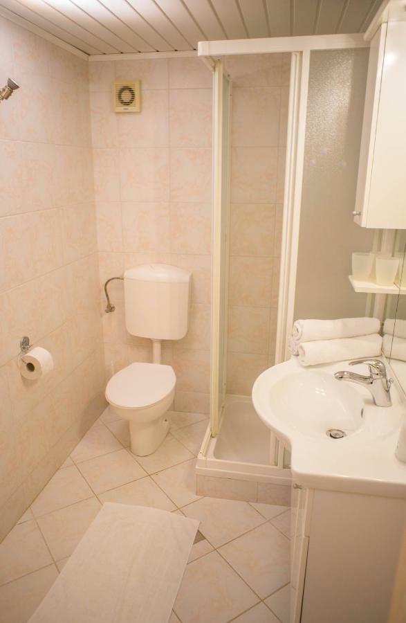 Apartments And Rooms Villa Vive بليد المظهر الخارجي الصورة