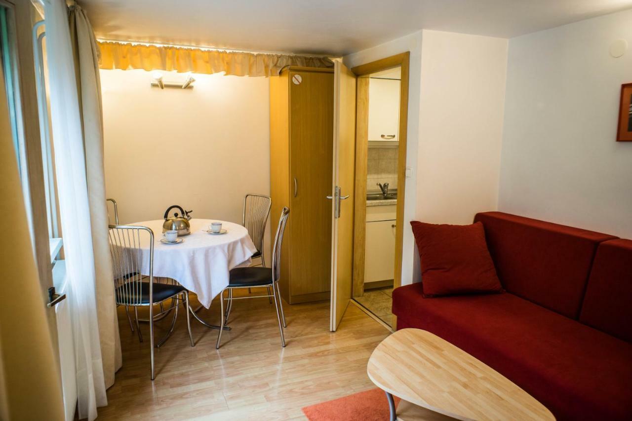 Apartments And Rooms Villa Vive بليد المظهر الخارجي الصورة