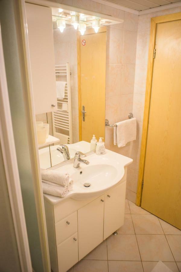 Apartments And Rooms Villa Vive بليد المظهر الخارجي الصورة